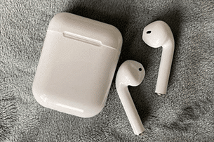 how to wipe airpods clean thumbnail