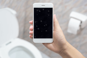 what to do after dropping iphone in toilet thumbnail